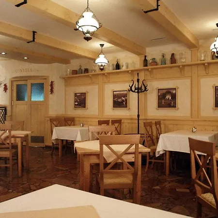 Hotel Nimrod Es Etterem