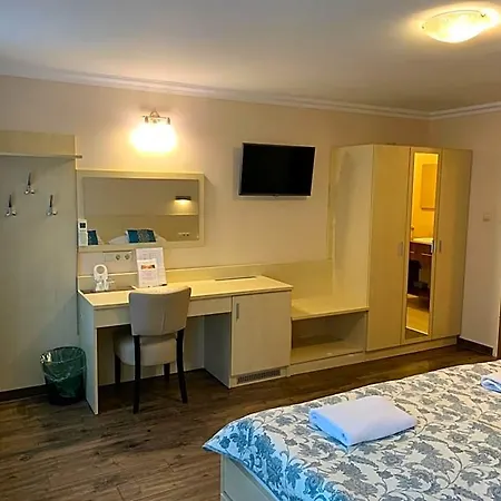 Nimrod Es Etterem Hotel 3*