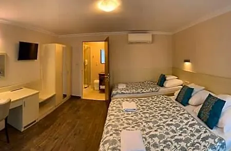 Nimrod Es Etterem Hotel