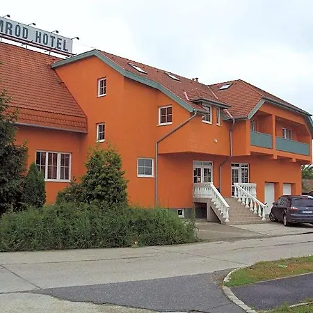 Nimrod Es Etterem Hotel