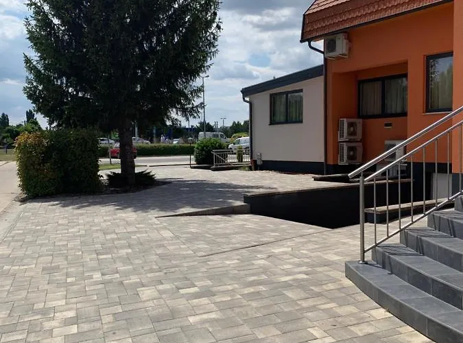 Hotel Nimrod Es Etterem