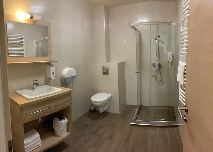 Nimrod Es Etterem Hotel